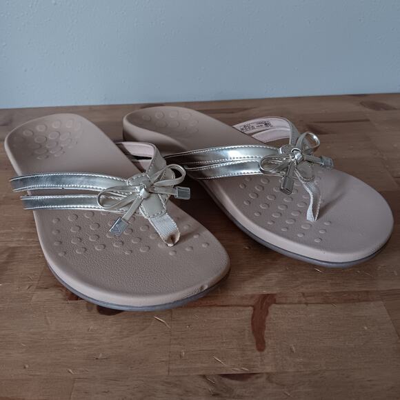 Vionic Women's Bella X Toe Post Sandals Gold Patent Leather With Bow 7 M - Picture 5 of 9